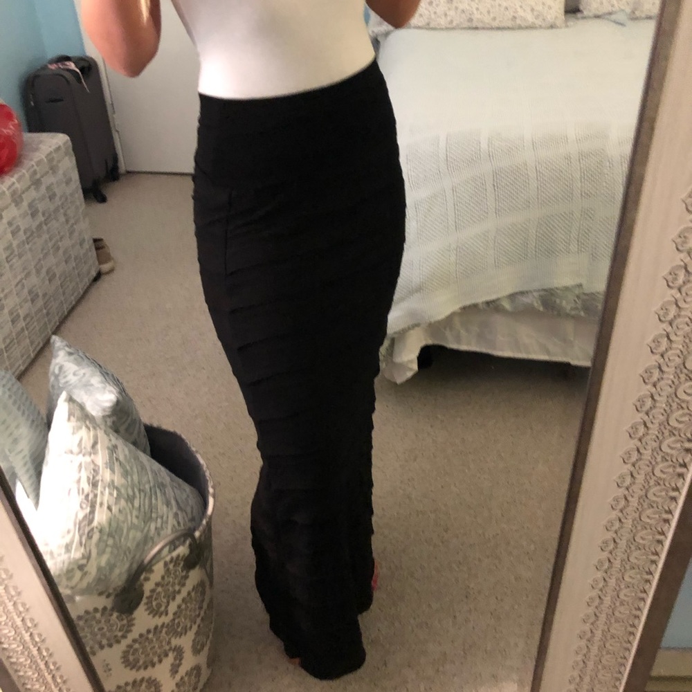 Max Studio Maxi Skirt 12 inches on the waist 18 inches across for thighs 45lg